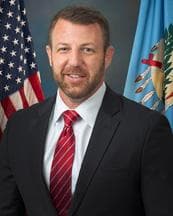 Official portrait of Markwayne Mullin