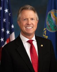 Official portrait of Roger Marshall