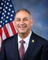 Official portrait of Gilbert Ray Cisneros
